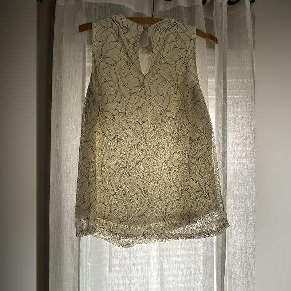 Beautiful Lace Eyelet Ultra Pink Tank Top - Picture 3 of 5